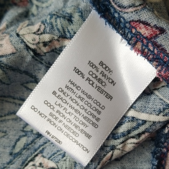 Signature Studio Large Blue Floral Boho Flowy Top - Picture 8 of 8